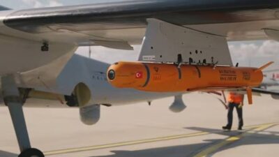 Baykar tarafından geliştirilen AKINCI TİHA, TÜBİTAK üretimi KUZGUN-SS mühimmatıyla test