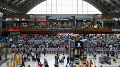 Sabiha Gökçen’de bayram yoğunluğu yaşanıyor İstanbul Sabiha Gökçen (ISG) Havalimanı'nda, Kurban Bayramı tatili boyunca yolcu