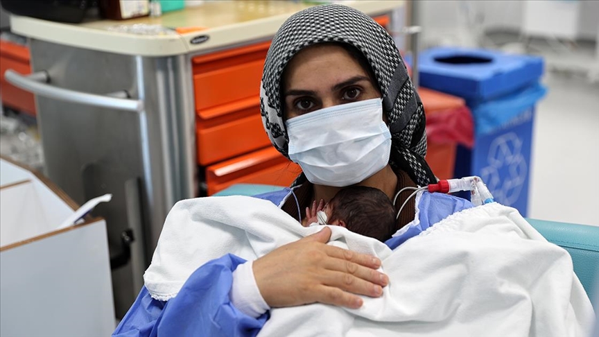 Iğdır'da yaşayan ve üçüz bekleyen Bilgihan Balta, ambulans uçakla sevk