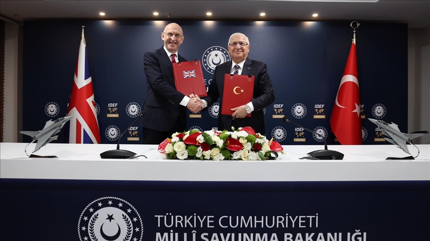 Turkish Minister of National Defense Yaşar Güler and UK Secretary