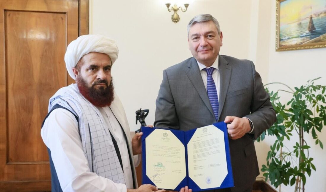 Rusya Taliban yönetimini tanıyan ilk ülke oldu Rusya, Taliban yönetimini tanıyarak uluslararası dengeyi değiştiren bir adım attı.