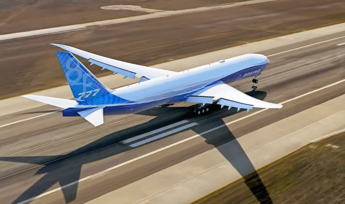 Amerikalı uçak üreticisi Boeing, yeni uzun menzilli kargo uçağı B777-8