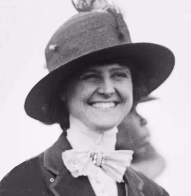 Aida de Acosta – The First Woman to Fly a Powered Aircraft In 1903, when aviation was still in its infancy, a