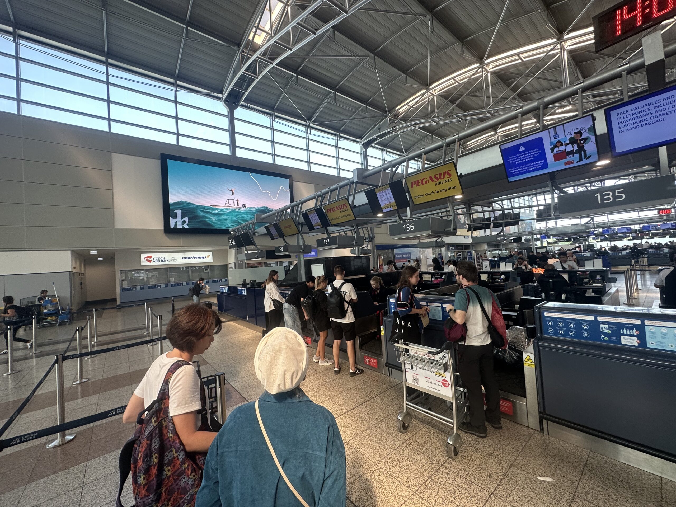 Ne kadar uçarsanız uçun, evde bavulu hazırlarken başlayıp, uçağın kapısından