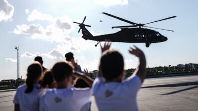 TEKNOFEST’te “Bir Çocuk Gelsin, Bir Uçağa Dokunsun” projesi kapsamında küçük