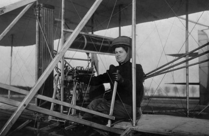 The Inventor of the World’s First Foldable Parachute: Katharina “Käthe” Paulus Famed under the stage name Miss Polly and celebrated as