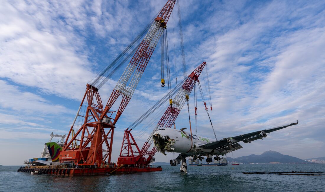 ACT Uçağı Denizden Çıkarıldı Hong Kong Havalimanı’nda geçen hafta meydana gelen ACT’ye ait Boeing