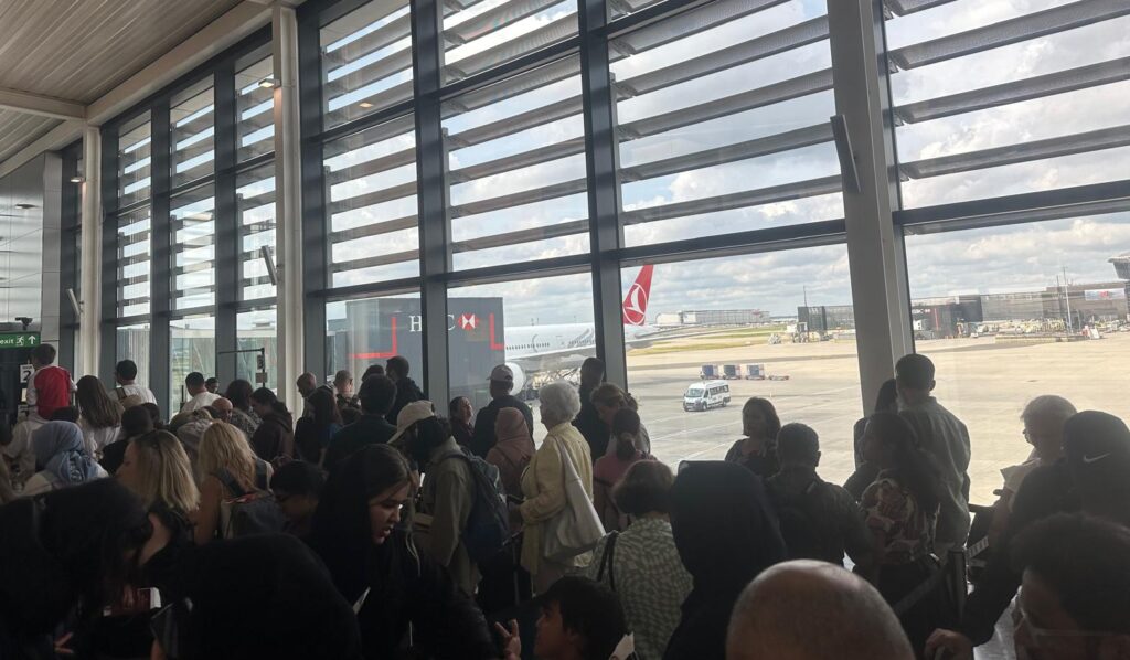 The number of airports in a city can vary. While