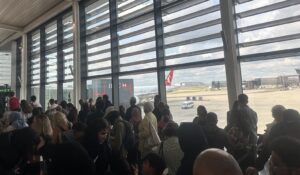 Şehirlerde havalimanlarının sayıları değişiklik gösterebilir. Bazı şehirlerde 1 havalimanı bulunurken