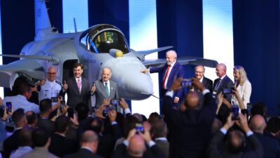 Brezilya'da üretilen ilk süpersonik savaş uçağı F-39E Gripen, Devlet Başkanı