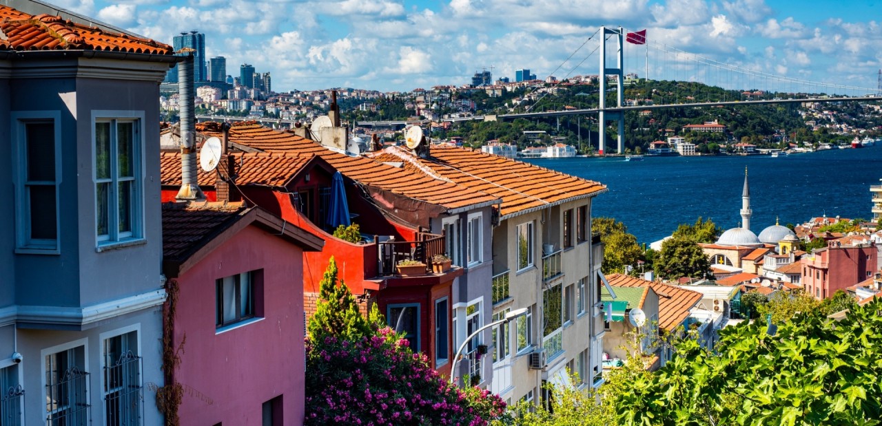 Anadolu Yakası’nın özel semtlerinden olan Kuzguncuk, yaklaşık 1.5 km²’lik bir alanda yerleşik,