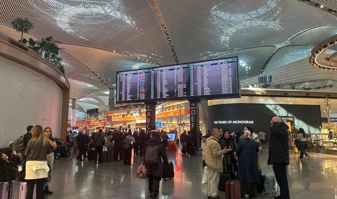 İstanbul Havalimanı işletmecisi İGA’nın CEO’su Selahattin Bilgen, İstanbul Havalimanı’nda gazetecilerle