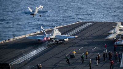 ABD Deniz Kuvvetleri, F-35'lere geçiş sürecinin hızlanmasıyla F/A-18 Hornet'leri hizmetten