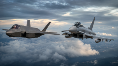 F-35 Lightning II ile Eurofighter Typhoon sık sık rakip savaş