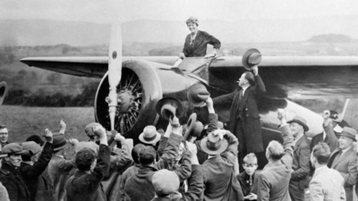 yüzyılın en çok konuşulan havacılarından biri olan Amelia Earhart, hem