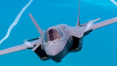 İngiltere, F-35 savaş uçağı filosunu 27 yeni uçakla genişletmeye hazırlanıyor.