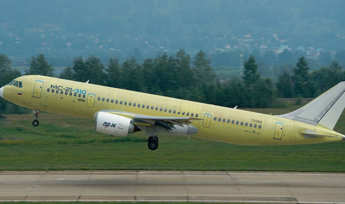 Rusya’nın yolcu uçağı Yakovlev MC-21-310’un seri üretim modeli, ilk test