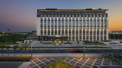 Havalimanı konaklama deneyimini baştan aşağı yeniden tanımlayan Hilton Istanbul Airport,