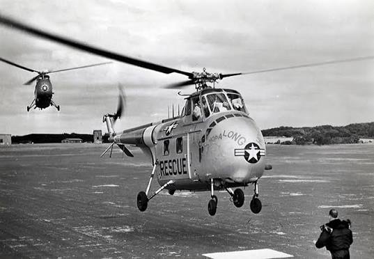 4 Ağustos 1952’de iki Sikorsky H-19A helikopteri, ABD’den başlayan 21