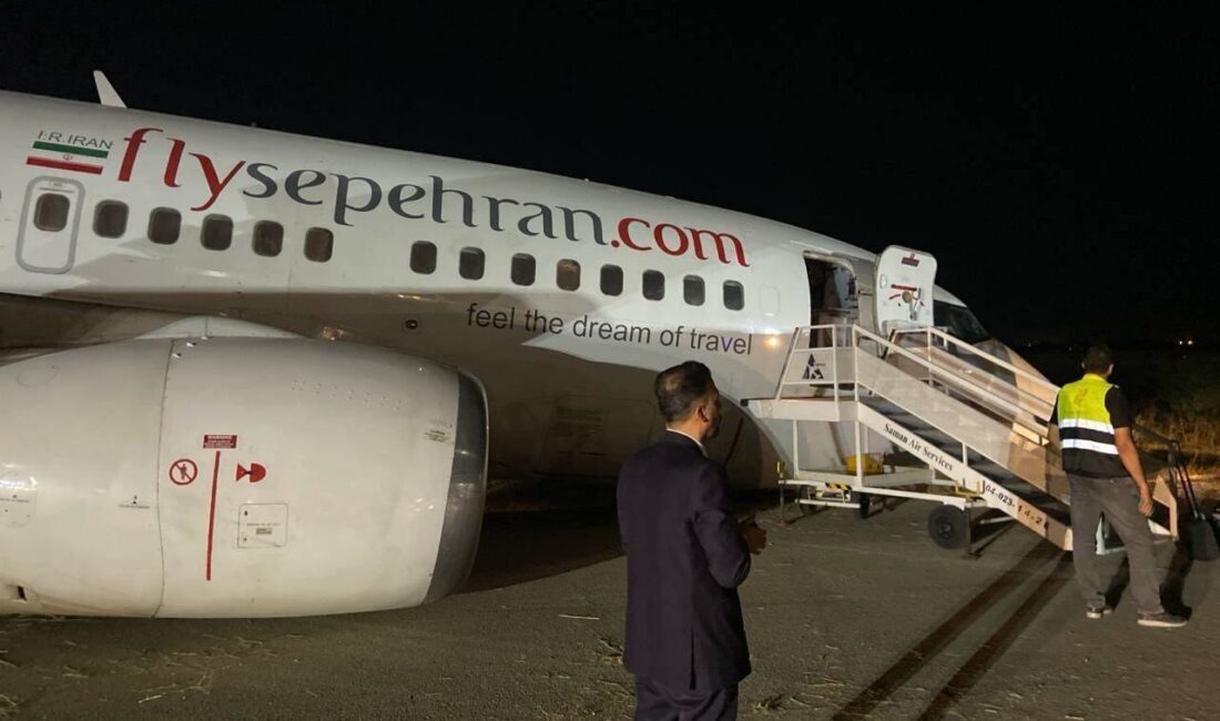 İranlı Sepehran Airlines’a ait Boeing 737-300 tipi yolcu uçağı, Tahran-Meşhed