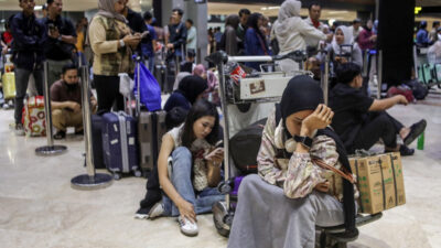 Endonezya'nın Anak Krakatau Adası'ndaki yanardağda meydana gelen patlamanın ardından volkanik