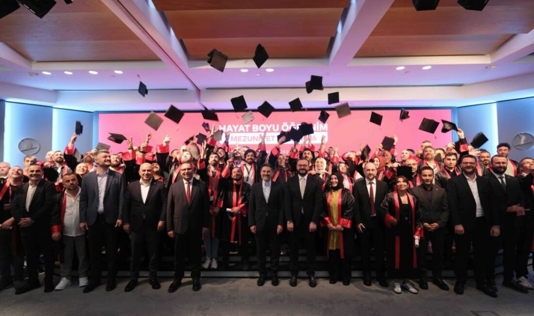 Türk Hava Yolları Yönetim Kurulu Başkanı Prof. Dr. Murat Şeker,