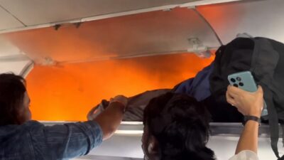 Hindistan’da IndiGo’ya ait yolcu uçağında, baş üstü bagaj bölmesindeki bir